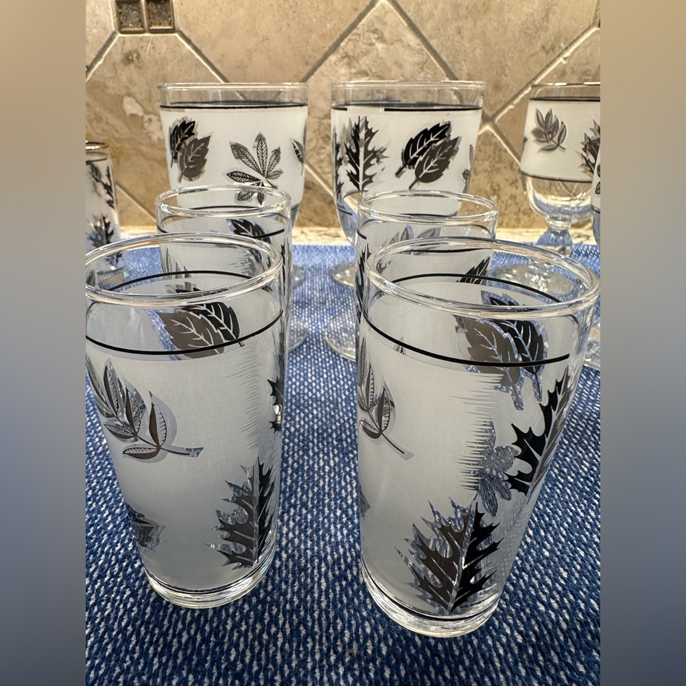 EVC Libbey MCM Silver Leaf 22-glass Lot; 10 Goblets and 12 Juice Glasses - Picture 6 of 13